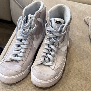 Nike Women's Light Gray High-Top Sneakers